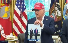 Я подумав, що ви захочете це побачити: Трамп показав, чиє фото зберігає в своєму столі