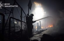 У Мукачеві на третю добу загасили пожежу після російського обстрілу, - ДСНС
