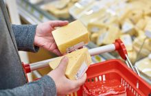 С полок украинских магазинов исчезает отечественный сыр: кто в этом виноват