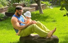 Вже сміливо ходить: Козловський поділився зворушливим відео із 1,5-річним сином