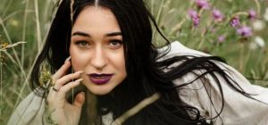 После просмотра захочется в Карпаты: украинская певица презентовала новый хит (видео)