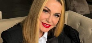 "Роскошный цветок": Сумская удивила поклонников образом в ярком купальнике (фото)