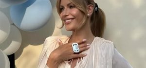 Леся Нікітюк прогулялася із сином і похвалилася "сонячним" макіяжем (фото)