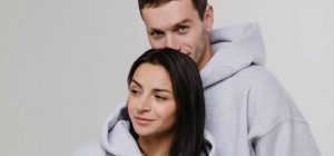 Гвоздьова публічно звернулася до чоловіка після того, як передумала розлучатися з ним