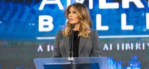 Меланія Трамп обурила мережу рекламою сумки - першу леді нещадно критикують