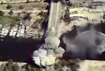 Навіщо росіянам нищити міст у Херсоні