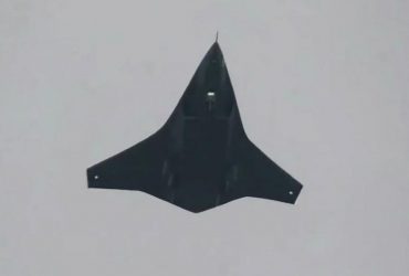 Такого раньше не видели: Китай начал испытания еще одного истребителя неизвестного типа