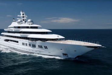 США выставят на аукцион суперяхту российского олигарха