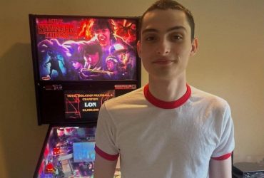 Звезда сериала Очень странные дела признался, что регулярно донатит Украине