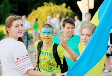 Відчував себе в пастці: чоловіки 18-22 років розповіли BBC, чому виїжджають з України