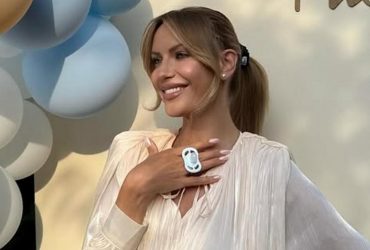 Леся Нікітюк прогулялася із сином і похвалилася сонячним макіяжем (фото)