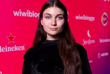 Jerry Heil показала архивное детское фото и призналась, когда написала свою первую песню