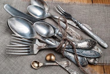 Ложки та виделки блищатимуть: цей копійчаний засіб прибирає наліт та іржу