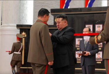 Кім Чен Ин нагородив солдатів, які воювали проти України (фото)