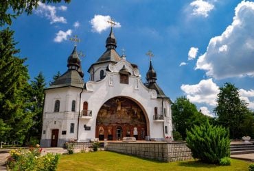 15 вересня: церковне свято сьогодні, чому не можна нічого позичати сусідам