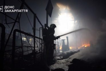 В Мукачево на третьи сутки потушили пожар после российского обстрела, - ГСЧС