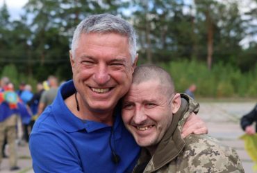 Журналисты, медик и один мэр: Украина вернула из неволи военных и гражданских