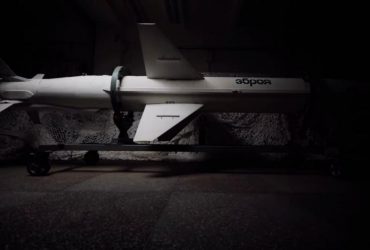 В Україні вперше офіційно показали ракету Довгий Нептун (відео)