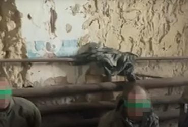 Называли бандерами: на Покровском направлении пограничники взяли в плен россиян (видео)