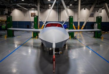 Потенційно революційний безпілотний винищувач США вперше піднявся в небо (відео)