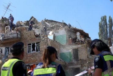 Число погибших в результате удара по Киеву возросло. Власти раскрыли масштабы разрушений