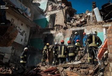 Кричали про допомогу: у Reuters розповіли, як юнак рятував людей після атаки РФ на Київ