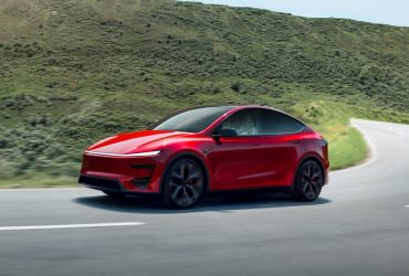 Запас ходу 580 км і 3,5 секунди до сотні: Tesla представила новий електрокар (фото)