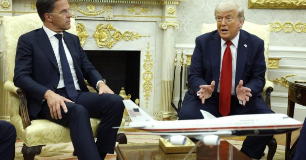 Дональд Трамп і Марк Рютте обговорять вихід США з НАТО