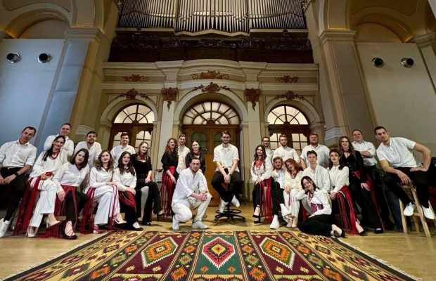 "Як це гарно": львівський хор "Гомін" знову став зіркою мережі (відео)