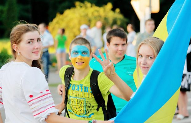 День молоді 2025: чому перенесли дату та найкращі ідеї для привітань