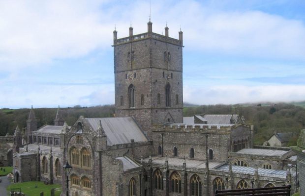 В Британии находится крошечный городок, который удивляет туристов: в чем его особенность