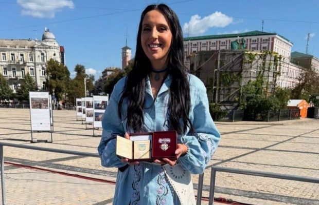 У День Незалежності Зеленський вручив Джамалі престижний орден (відео)