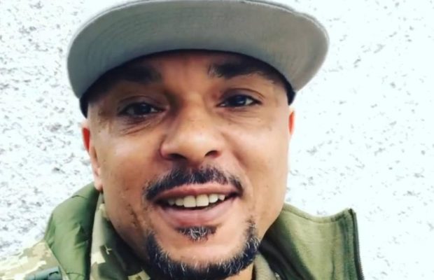 Відомий співак-воїн пояснив, чому його сини можуть не повернутися в Україну