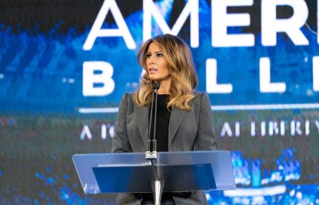 Меланія Трамп обурила мережу рекламою сумки - першу леді нещадно критикують