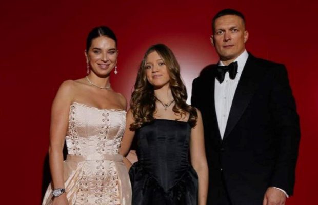 Дружина Усика показала рідкісні кадри з 15-річною донькою, яка значно змінилася