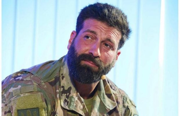 Відомий ведучий-воїн емоційно висловився про мовне питання в Україні