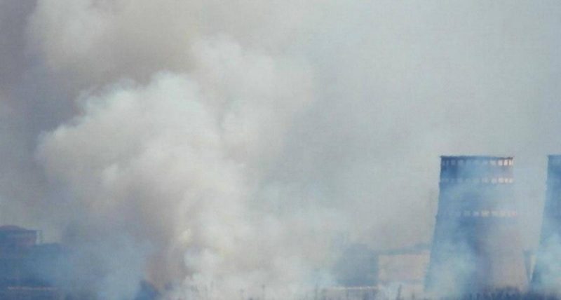 Столб черного дыма до неба: в районе Запорожской АЭС пылает