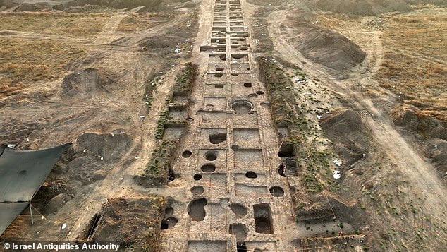 Археологи обнаружили в Кирьят-Гате мастерскую хананеев / фото Israel Antiquities Authority Археологи обнаружили в Кирьят-Гате мастерскую хананеев / фото Israel Antiquities Authority