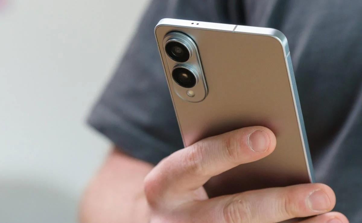 Samsung пересмотрит дизайн тонкой модели Galaxy S26 Edge / фото GSMArena Samsung пересмотрит дизайн тонкой модели Galaxy S26 Edge / фото GSMArena