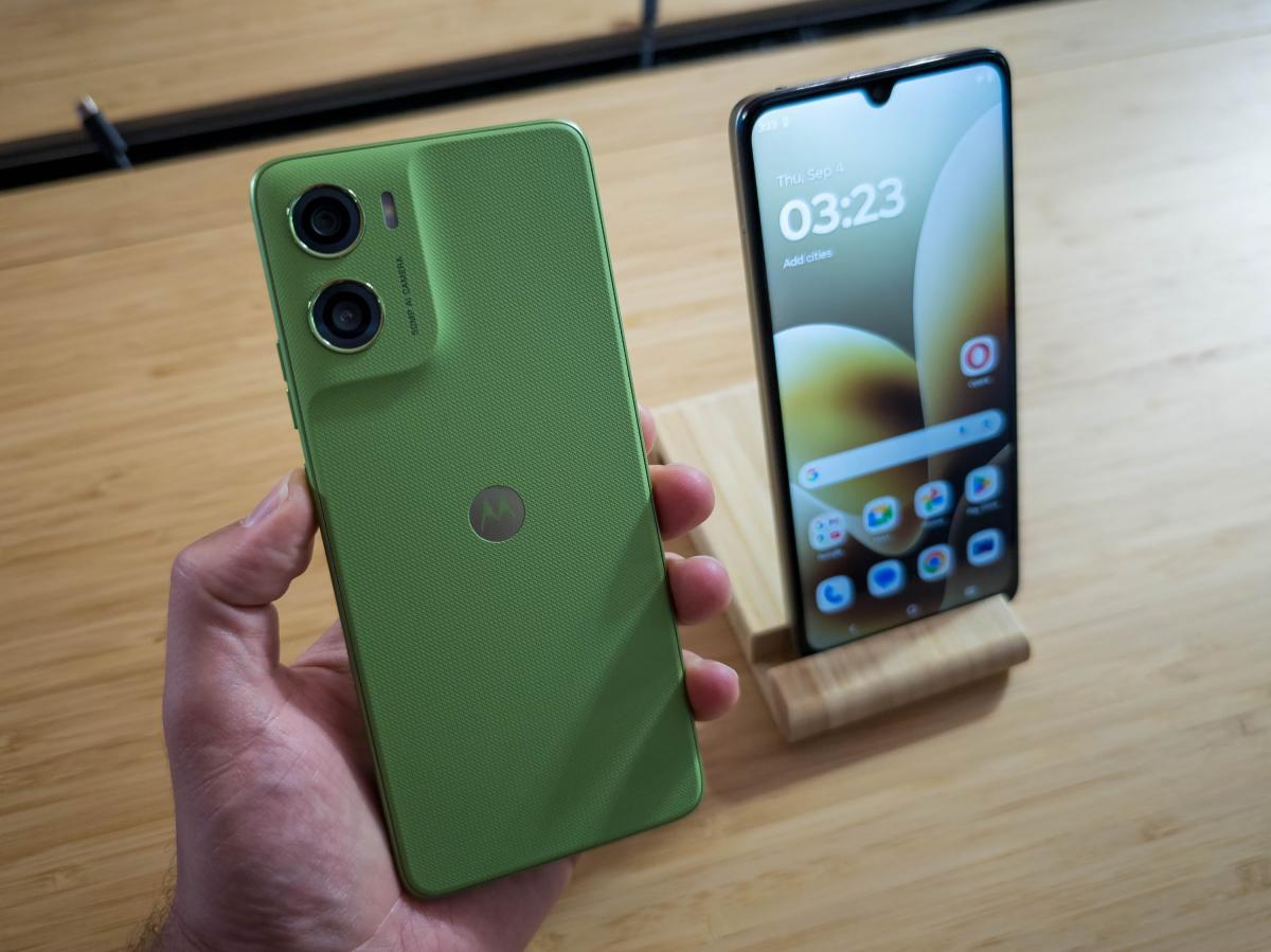 Moto G06 Power з Helio G81 Extreme та акумулятором на 7000 мАг / Moto photo Moto G06 Power з Helio G81 Extreme та акумулятором на 7000 мАг / Moto photo