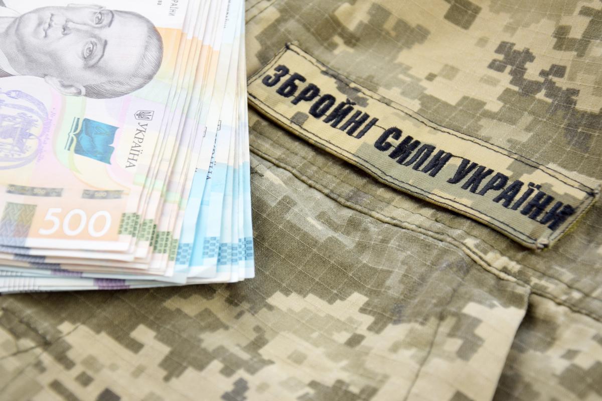 Чи вистачить коштів на зарплати військовим до кінця року: прем’єр зробив важливу заяву Чи вистачить коштів на зарплати військовим до кінця року: прем’єр зробив важливу заяву