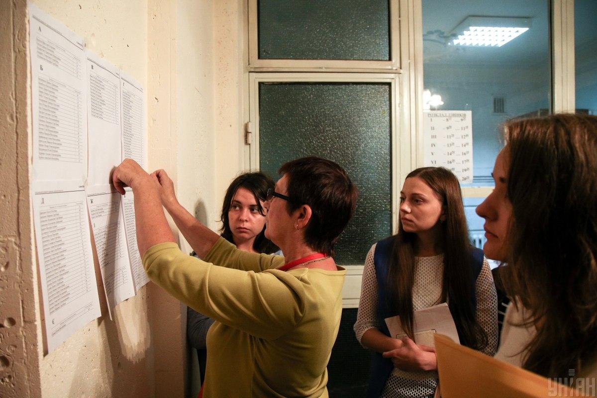 Кількість вступників зменшилася по всій Україні, за винятком західних регіонів / фото УНІАН, Ратинський В'ячеслав Кількість вступників зменшилася по всій Україні, за винятком західних регіонів / фото УНІАН, Ратинський В'ячеслав