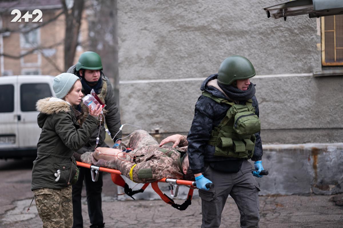 На передовой жизни и смерти: телеканал 2+2 представит военную драму 'Держись, братик'