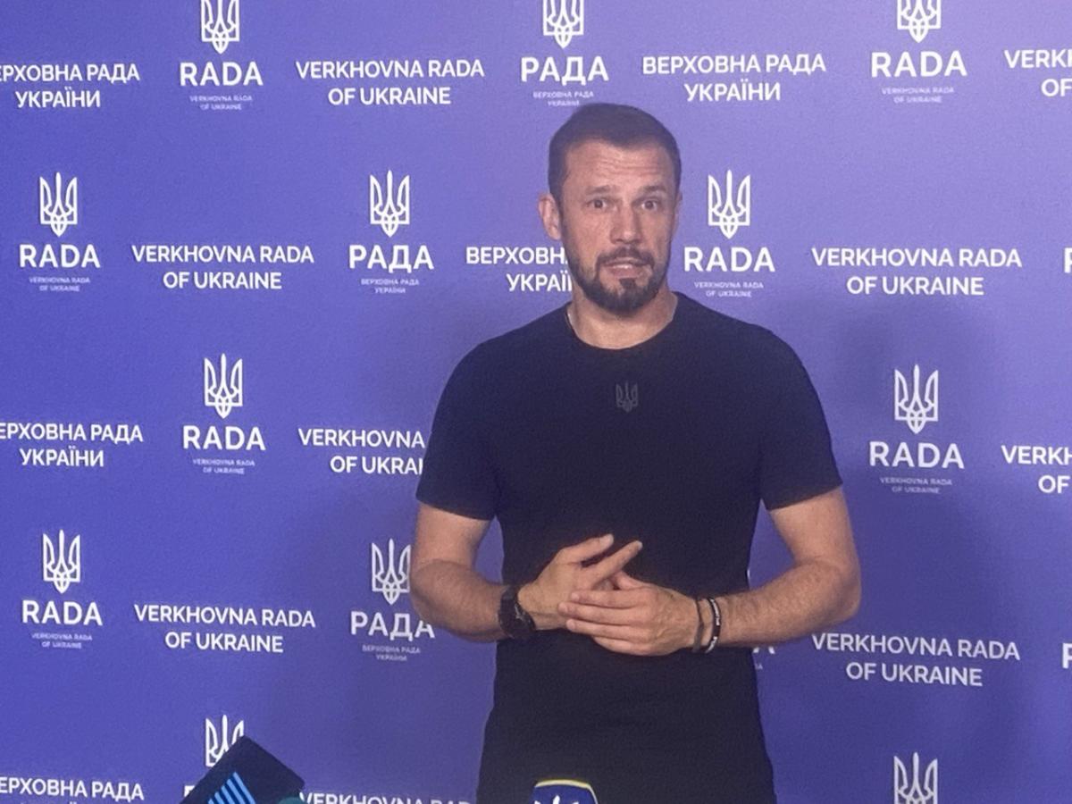 Бабак пояснив, що в законі йде мова про заходи безпеки в школах / Фото: УНІАН, Надя Пришляк Бабак пояснив, що в законі йде мова про заходи безпеки в школах / Фото: УНІАН, Надя Пришляк