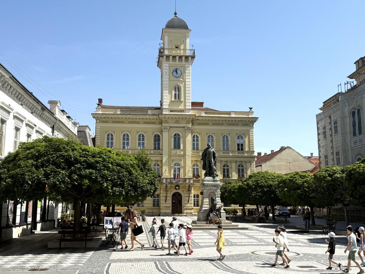 Площа Клапки в Комарно / фото Наталія Петерварі