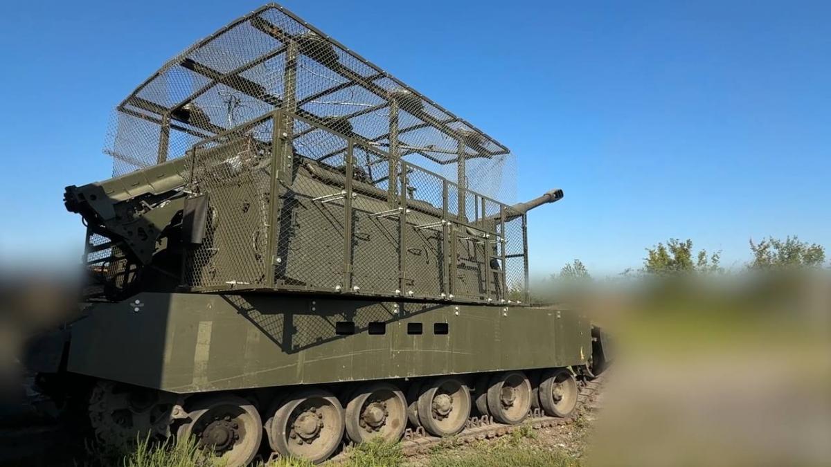 Россия ставит 'мангалы' и РЭБ на свои гаубицы, чтобы спасать их от дронов (фото) Россия ставит 'мангалы' и РЭБ на свои гаубицы, чтобы спасать их от дронов (фото)
