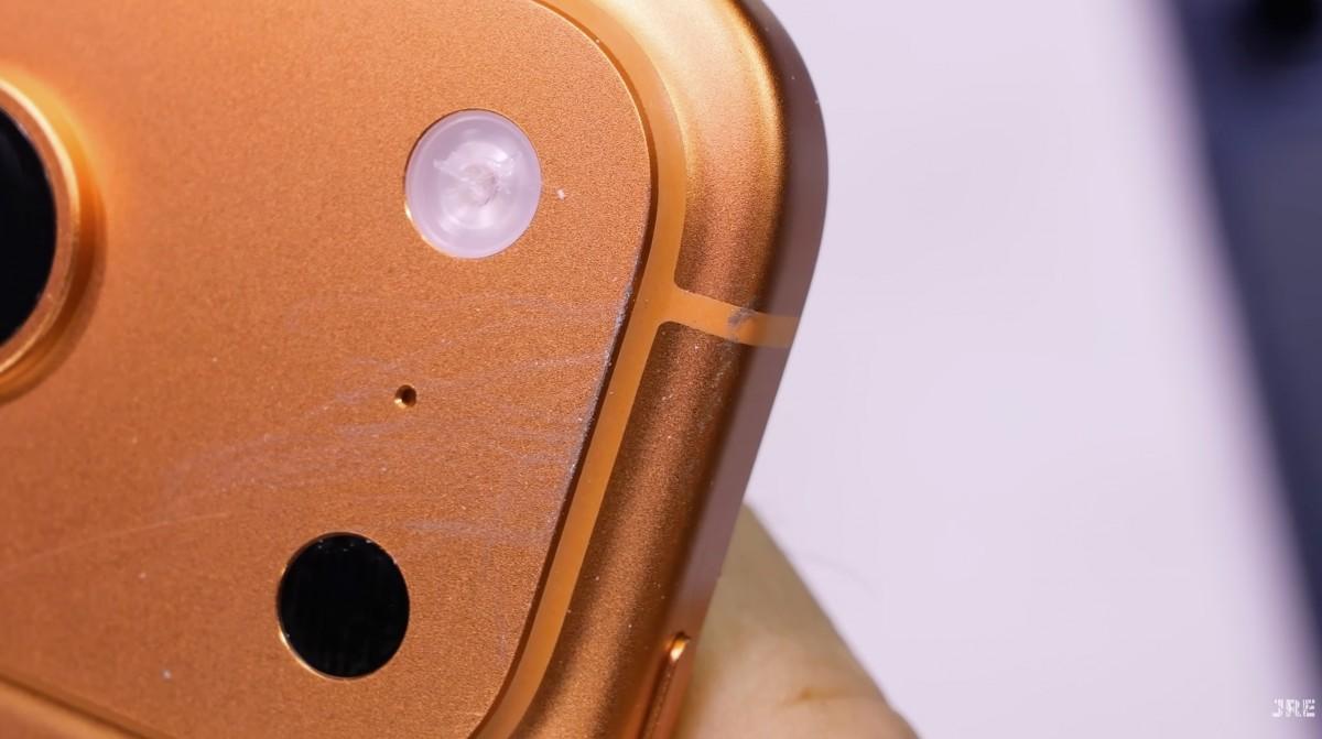 Тест на міцність підтвердив головний недолік нових iPhone Тест на міцність підтвердив головний недолік нових iPhone