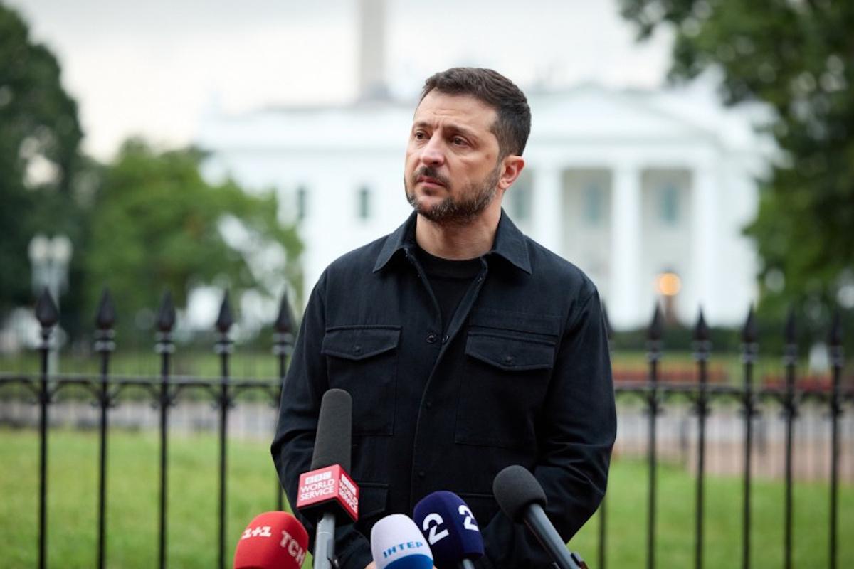 Зеленский ответил, готова ли Украина сократить армию ради завершения войны Зеленский ответил, готова ли Украина сократить армию ради завершения войны