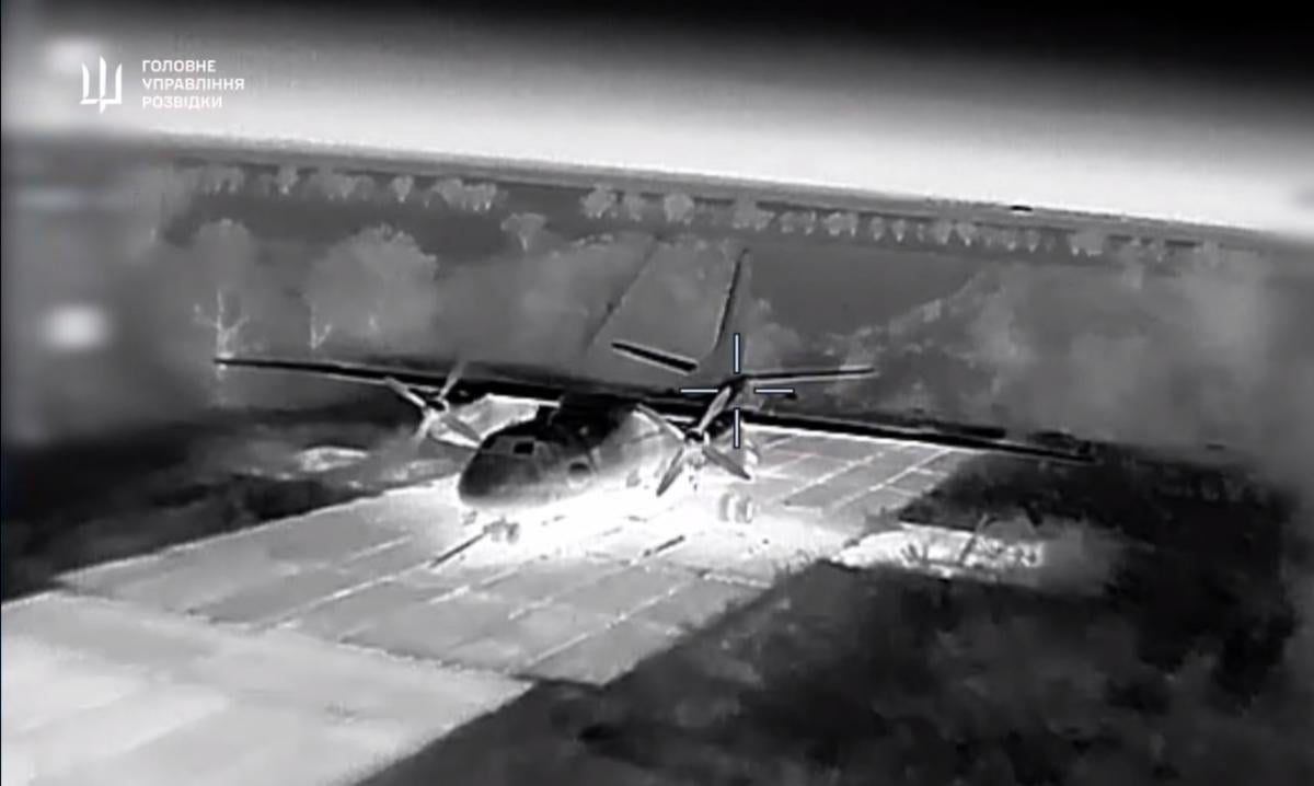У Криму знищено два ворожі літаки Ан-26 / скриншот У Криму знищено два ворожі літаки Ан-26 / скриншот