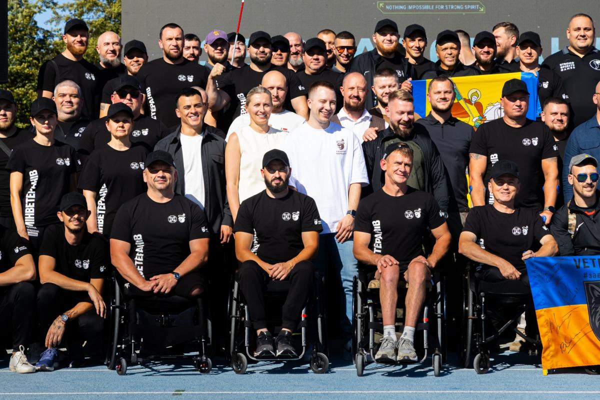 Компанія 'Генерал Черешня' повністю забезпечила формою українську збірну ветеранів для змагань Strong Spirit’s Games у Мадриді Компанія 'Генерал Черешня' повністю забезпечила формою українську збірну ветеранів для змагань Strong Spirit’s Games у Мадриді